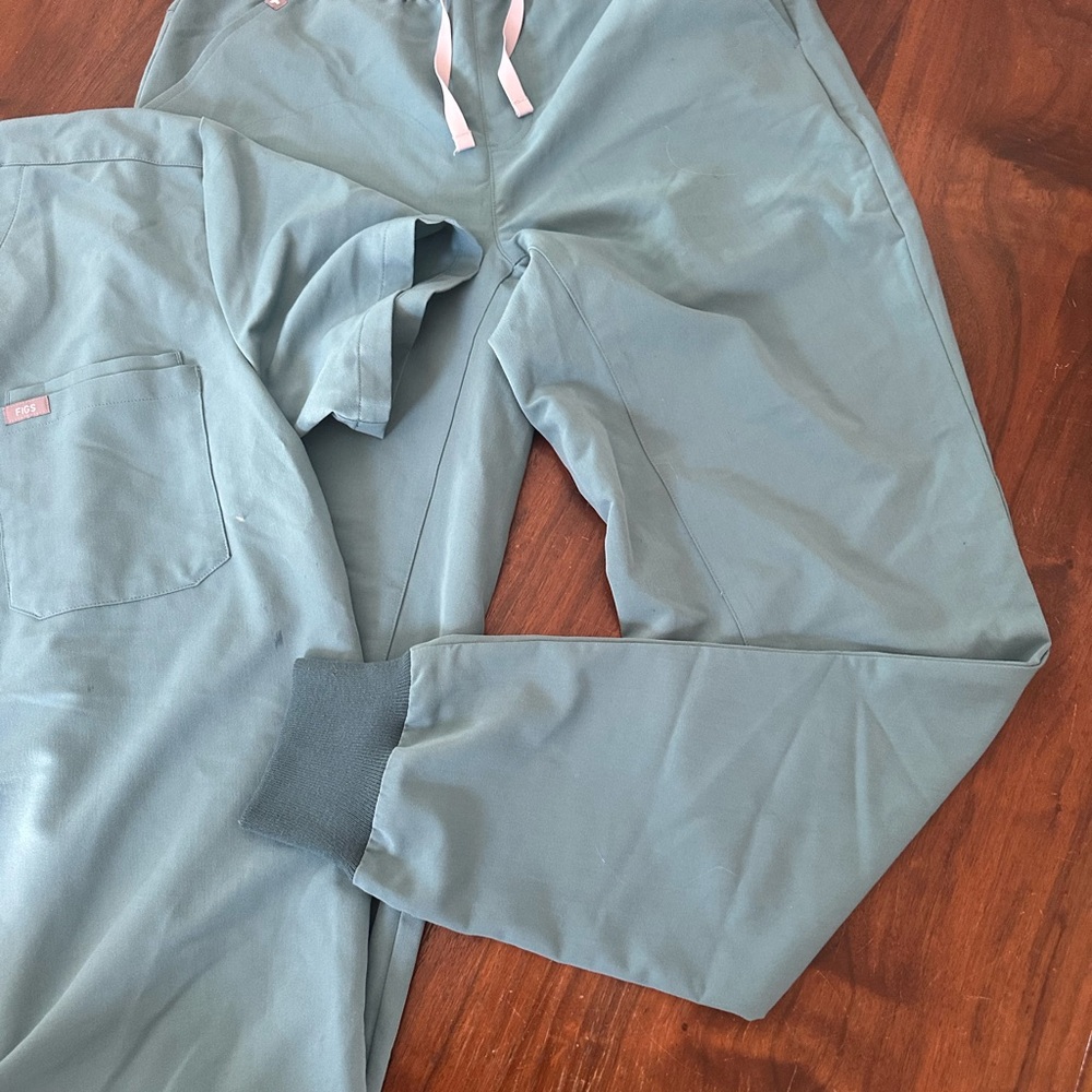Seafoam Green Figs Scrub set size Large Tall